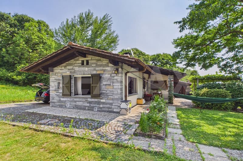 Rustico con giardino, bosco privato e vista sulla Valle del Ticino (1)