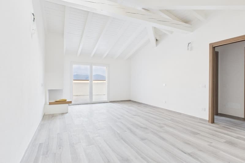 La vostra casa tra l'Italia e la Svizzera con una vista panoramica unica (Italia) (1)