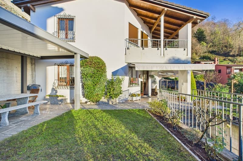 Villa esclusiva con vista lago (1)
