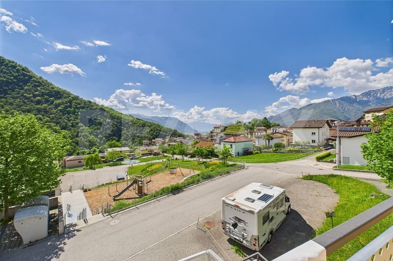 Grande casa bifamiliare con ristorante (1)