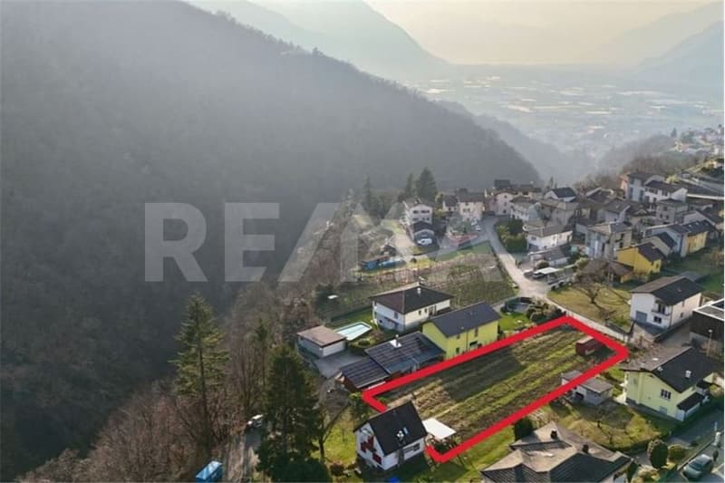 Terreno edificabile pianeggiante in posizione strategica a Pianezzo (Bellinzona) (1)
