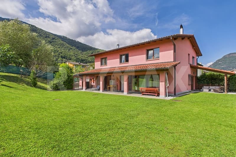 Villa indipendente con grande giardino e grottino caratteristico a Taverne (2)