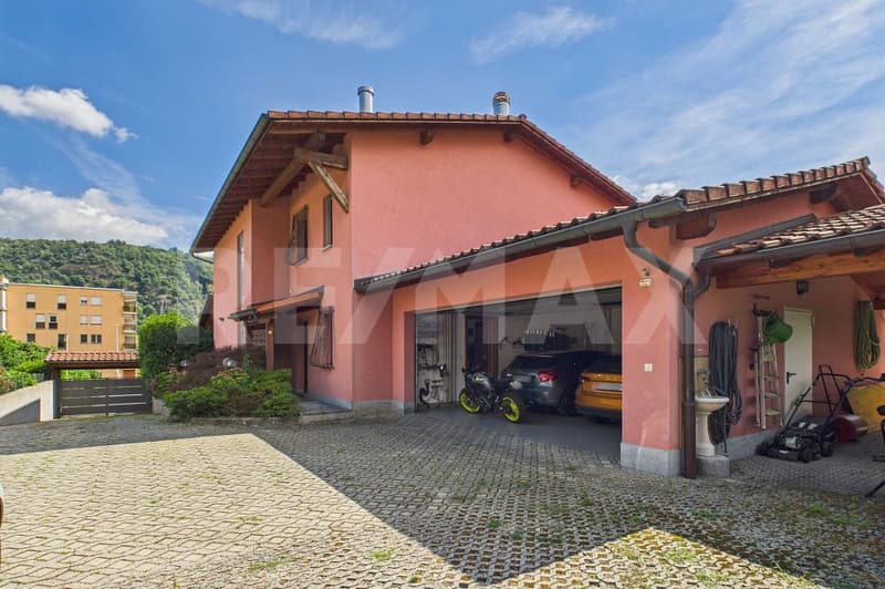 Villa indipendente con grande giardino e grottino caratteristico a Taverne (1)
