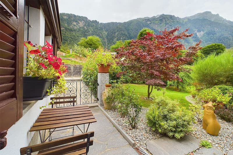 Casa unifamiliare con splendida vista immersa nella natura della valle di Blenio (1)