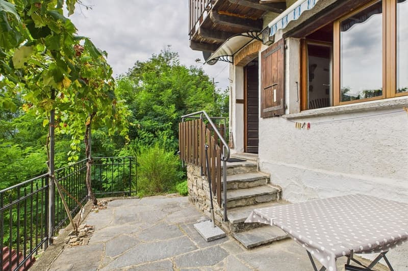 Affascinante casa di vacanza con bella vista nel verde del Malcantone (1)