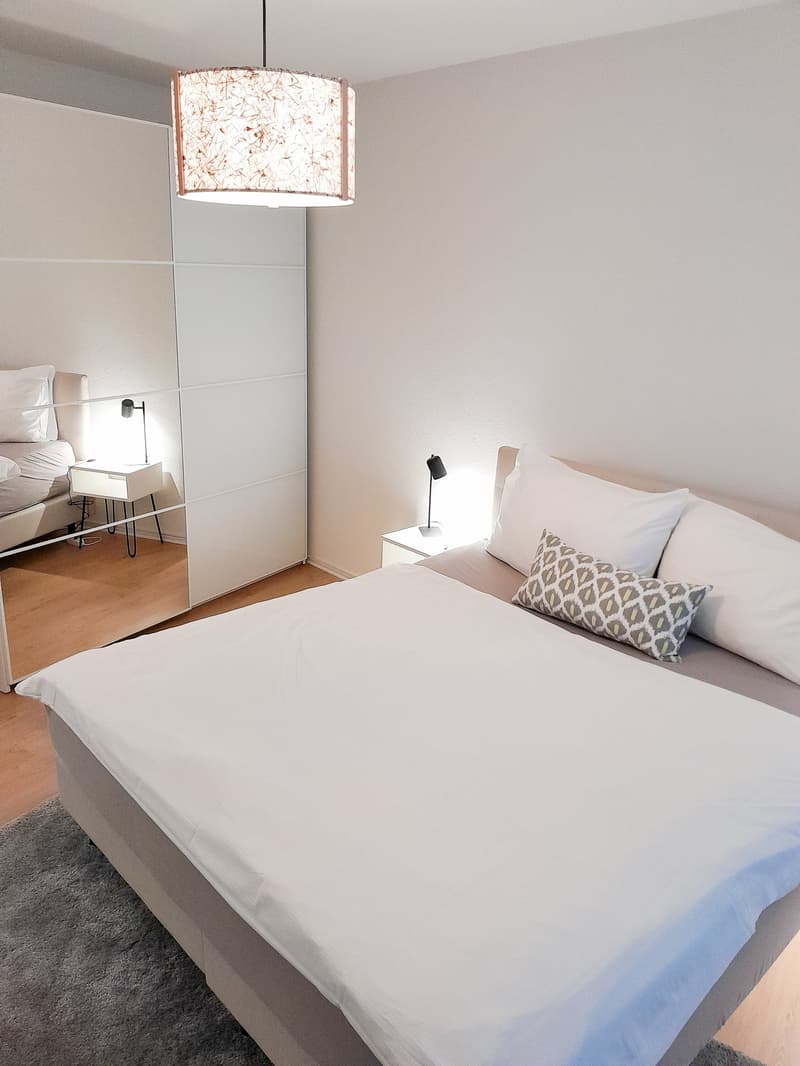 Schlafzimmer / Bedroom