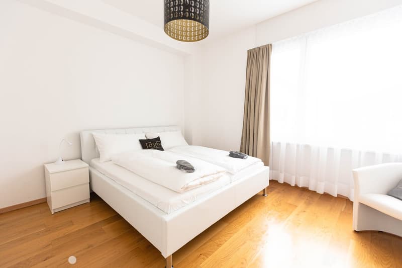 Schlafzimmer / Bedroom