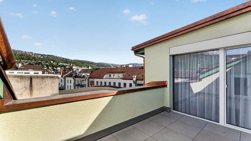 Eklusive möblierte 2.5-Zimmer Attika Wohnung mit Service und Terrasse in Biel (16)