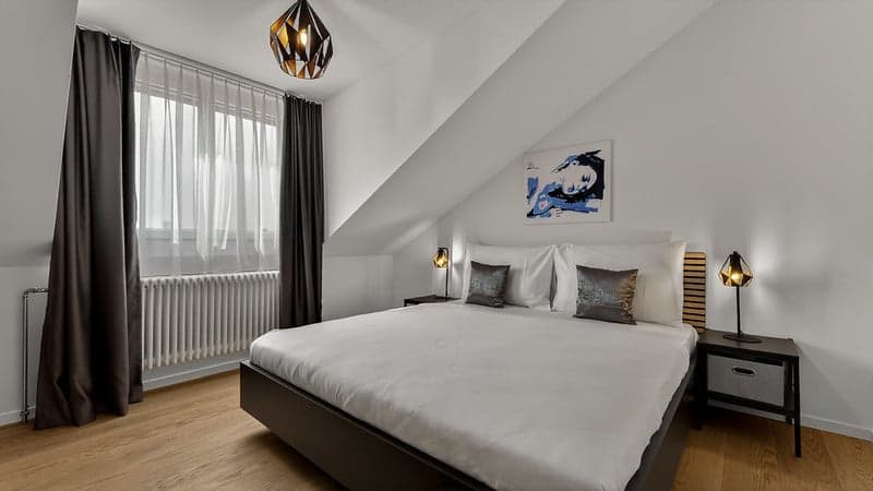 Eklusive möblierte 2.5-Zimmer Attika Wohnung mit Service und Terrasse in Biel (14)