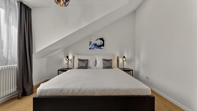 Eklusive möblierte 2.5-Zimmer Attika Wohnung mit Service und Terrasse in Biel (12)