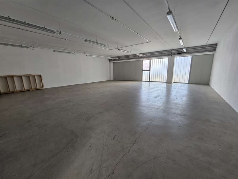 Sant'Antonino, affittiamo ufficio 250 mq + magazzini adiacenti (11)