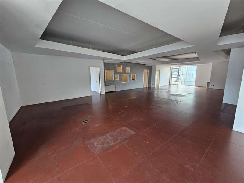 Sant'Antonino, affittiamo ufficio 250 mq + magazzini adiacenti (3)