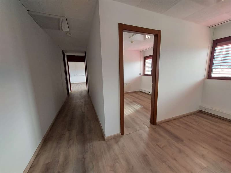 Camorino, ufficio di 152 mq (9)