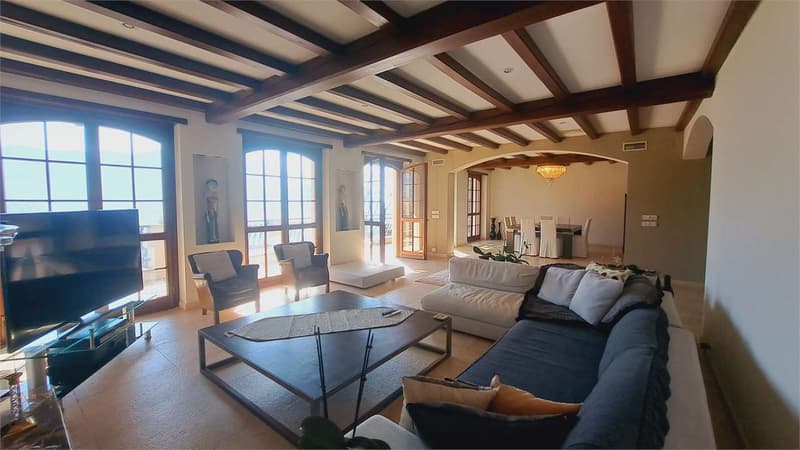 Villa con piscina (11)