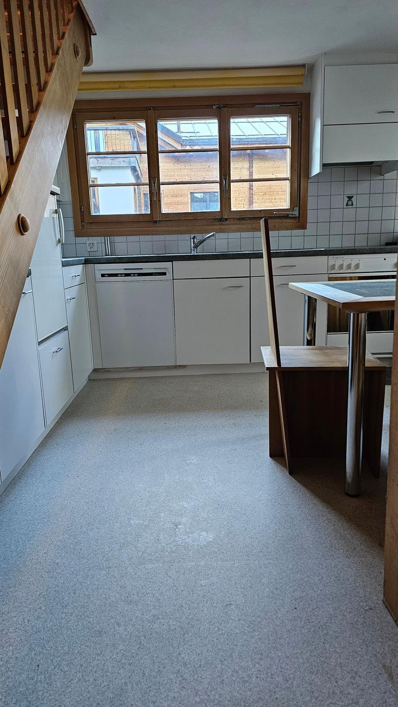 Interessantes Wohnhaus mit zwei Wohnungen, Atelier und Wintergarten in Trun (11)