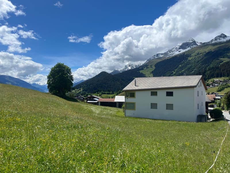 Moderne 3.5-Zimmerwohnung mit Weitsicht in Breil/Brigels (2)
