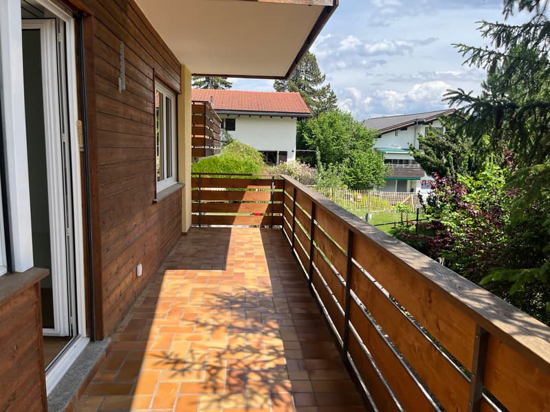 Charmante 3.5-Zimmerwohnung mit Balkon und Garagenbox in Laax (4)