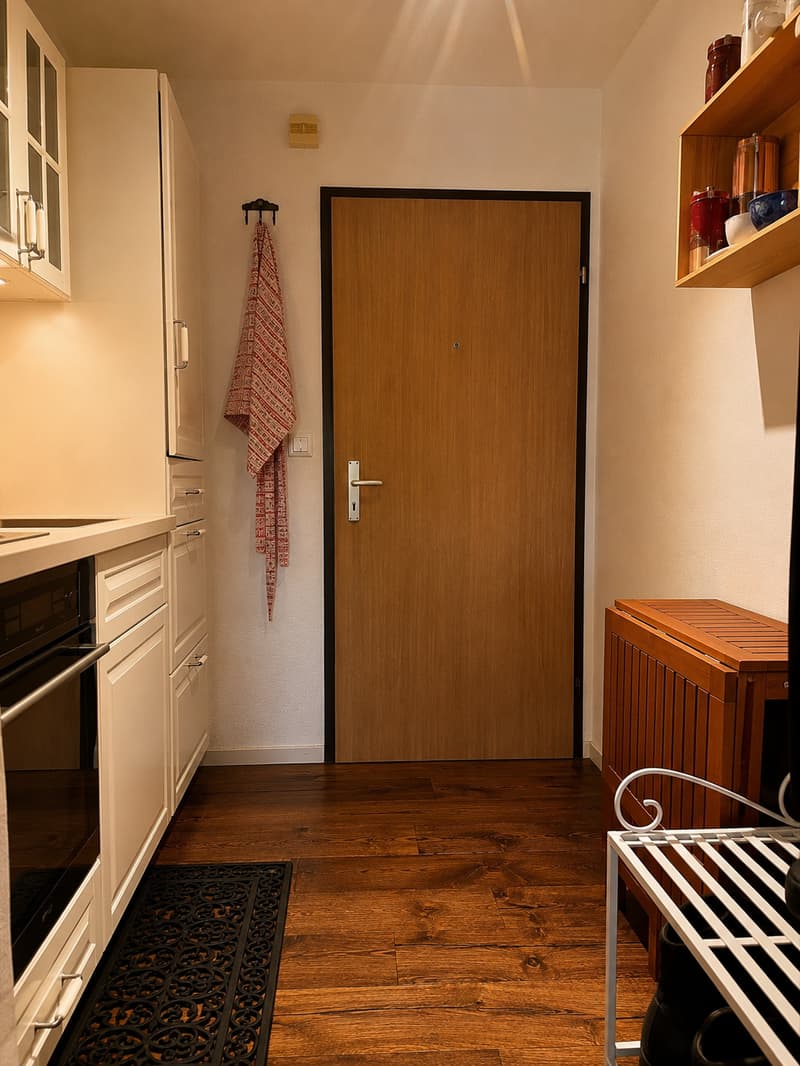 Möblierte und heimelige 1.5-Zimmerwohnung mit Balkon in Obersaxen (4)