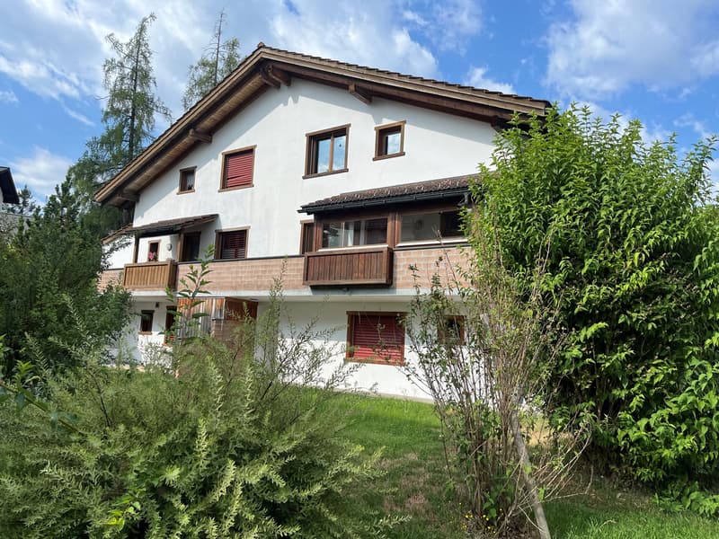 Charmante Doppelhaushälfte mit Studio in Laax (1)