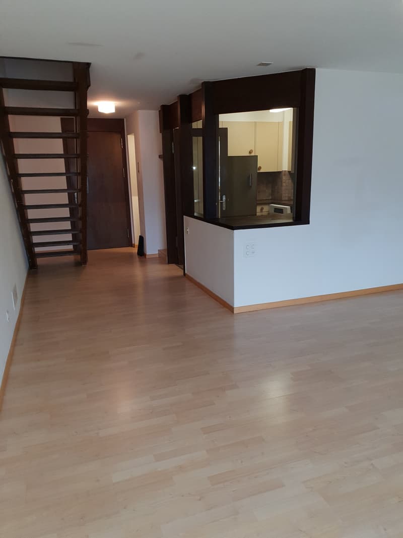 Helle 3-Zimmer-Wohnung mit Balkon im Zentrum von Ilanz (2)