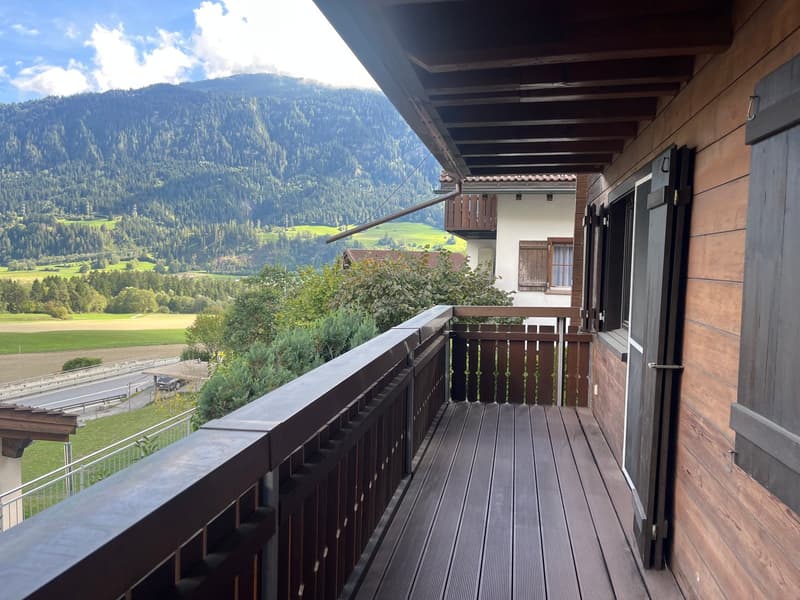 3.5-Zimmerwohnung mit Balkon und Sitzplatz in Schluein (3)