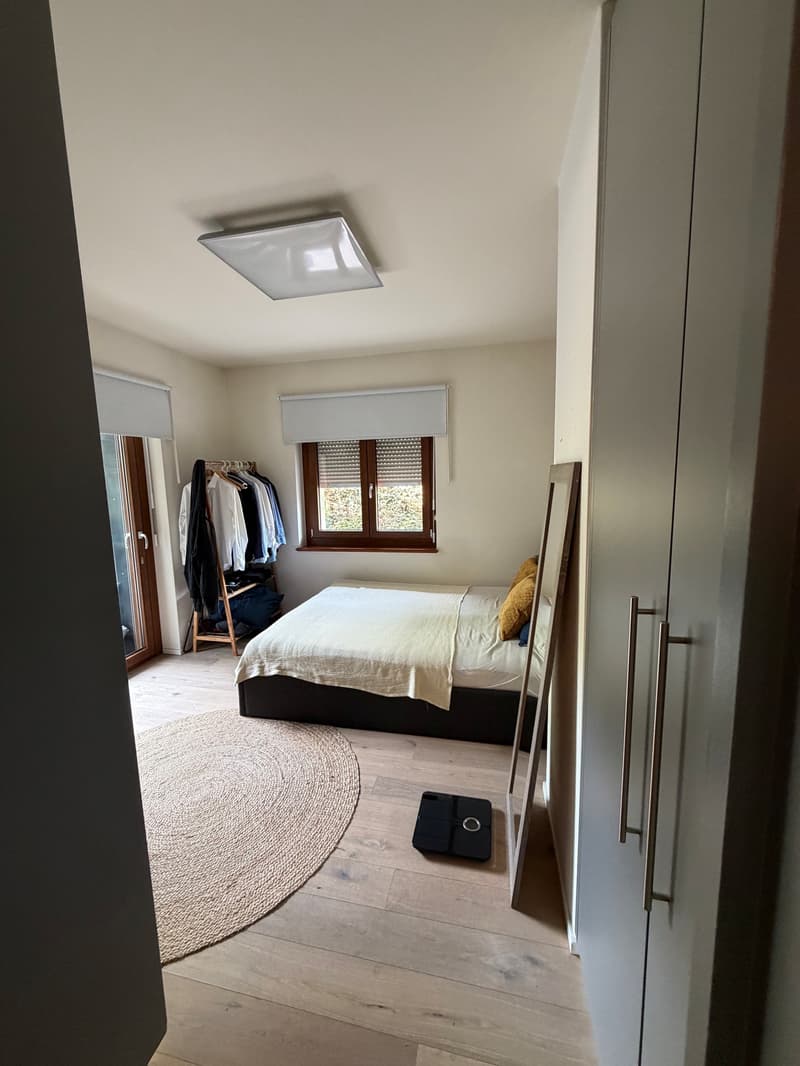 Grand et bel appartement de 2.5 pièces, intégré dans une villa individuelle, au rez de chaussée, env. 81 m2. (5)