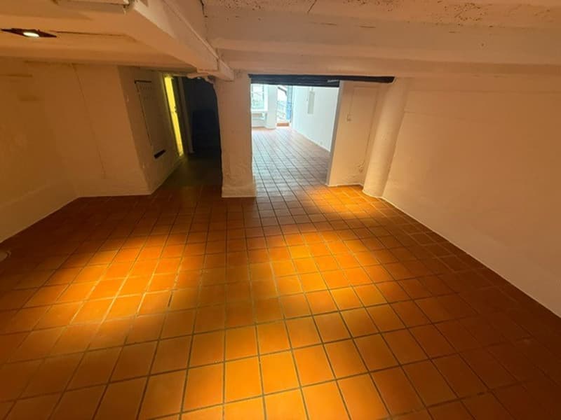 surface commerciale au rez-de-chaussée d'env. 77 m2 (2)