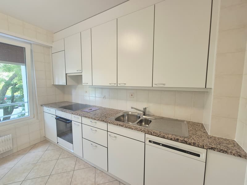 Appartement traversant de 6,5 pièces, 1er étage, env.152 m2 (1)