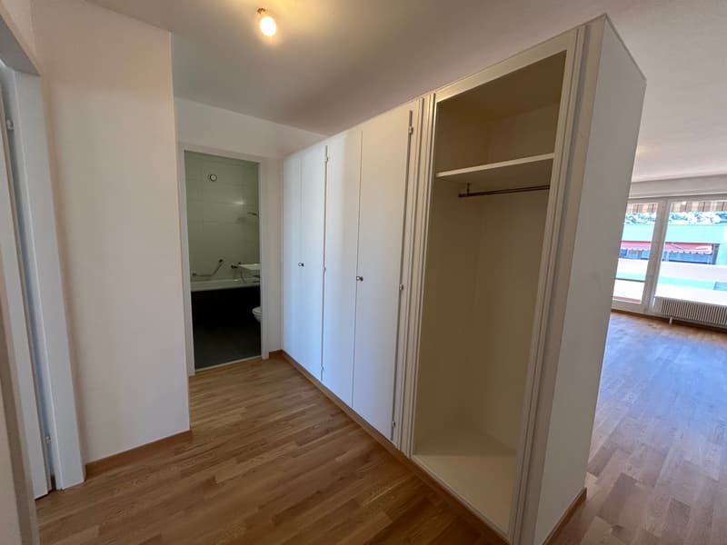 Appartement rénové de 3.5 pièces avec vue sur le lac, 6ème étage, env. 76 m2 (3)
