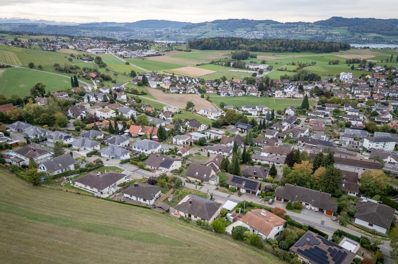 Sarmenstorf & im Hintergrund der Hallwilersee