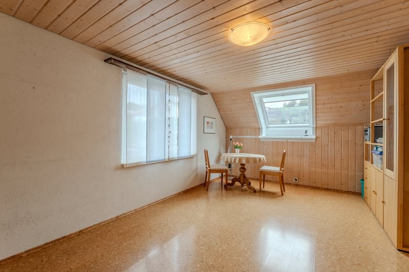 Eines von vier Zimmern im Obergeschoss