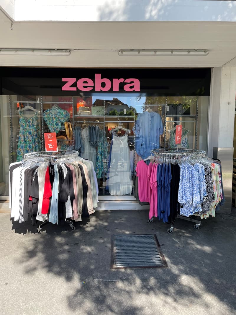 Sales store in the center with storage / Subtenant wanted