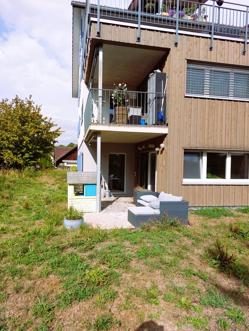 Charmante Wohnung mit viel Umschwung, modern und familienfreundlich (2)