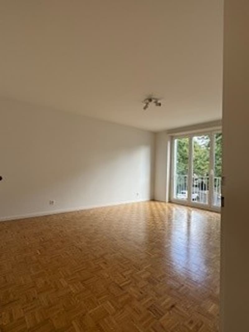 empty room, hardwood floors, sliding glass doors, balcony, white walls