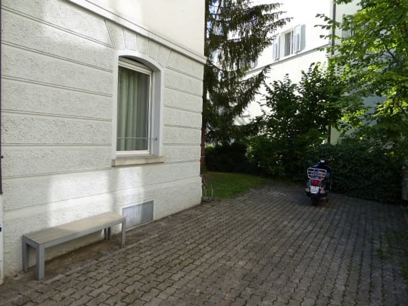 Aussenparkplatz im Kreis 6 (1)