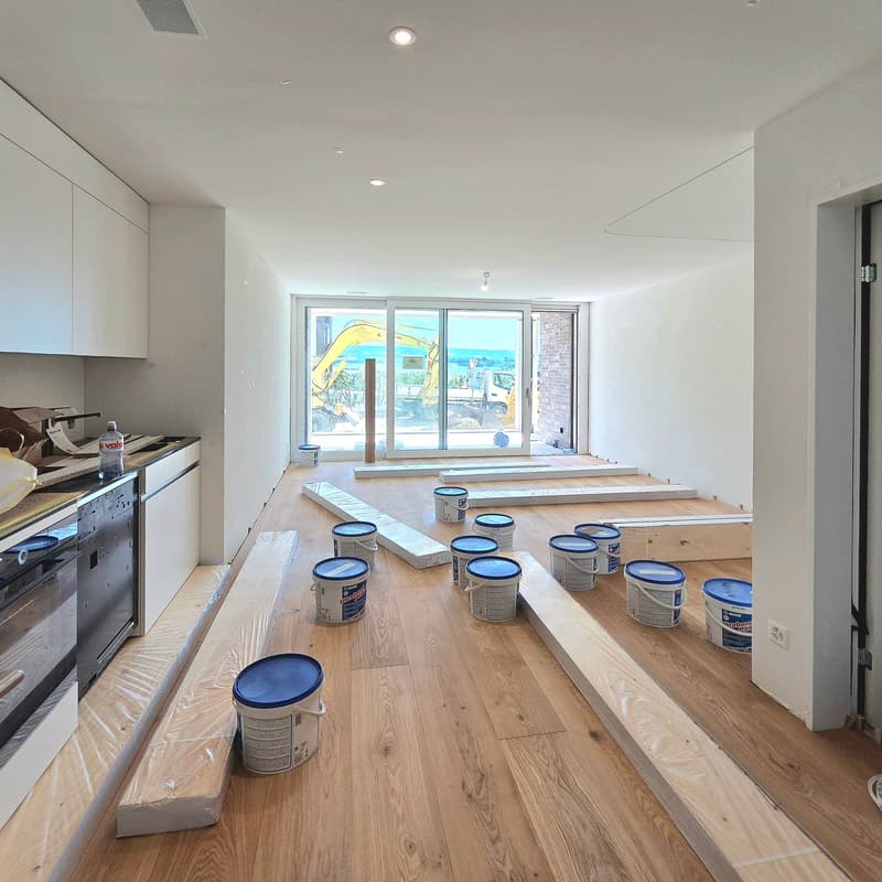 Wohnzimmer mit Panoramafenstern