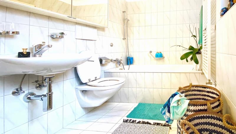 Badezimmer mit Tageslicht