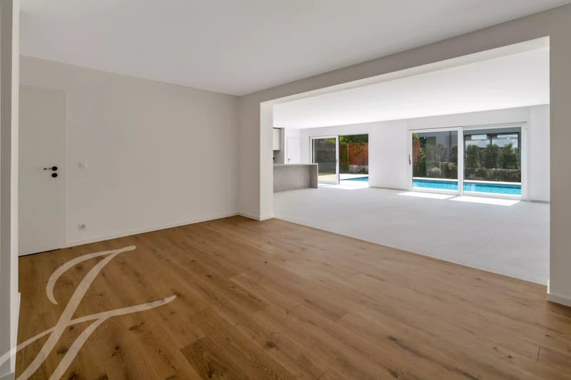 A few steps from the lake shore: Renovated villa with swimming pool (11)