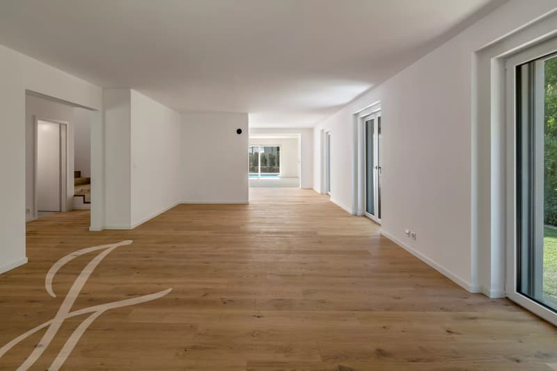 A few steps from the lake shore: Renovated villa with swimming pool (9)
