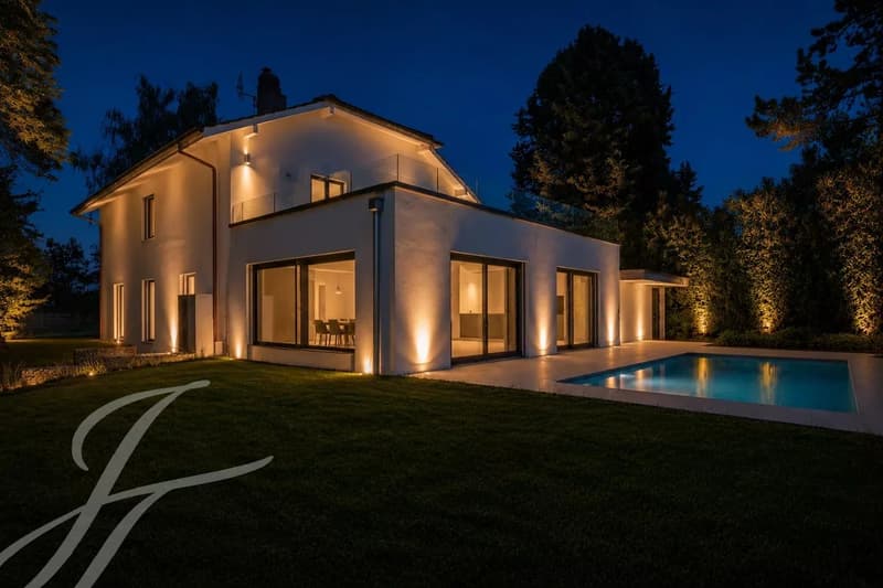 A few steps from the lake shore: Renovated villa with swimming pool (2)