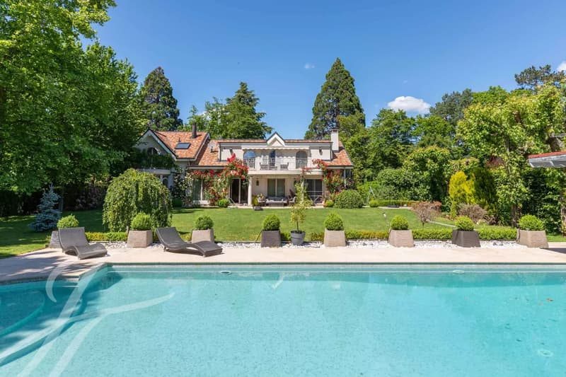 EXCLUSIVE - Luxury and serenity in the heart of Conches (1)