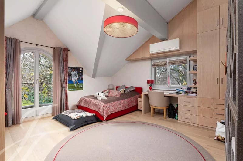 EXCLUSIVE - Luxury and serenity in the heart of Conches (10)
