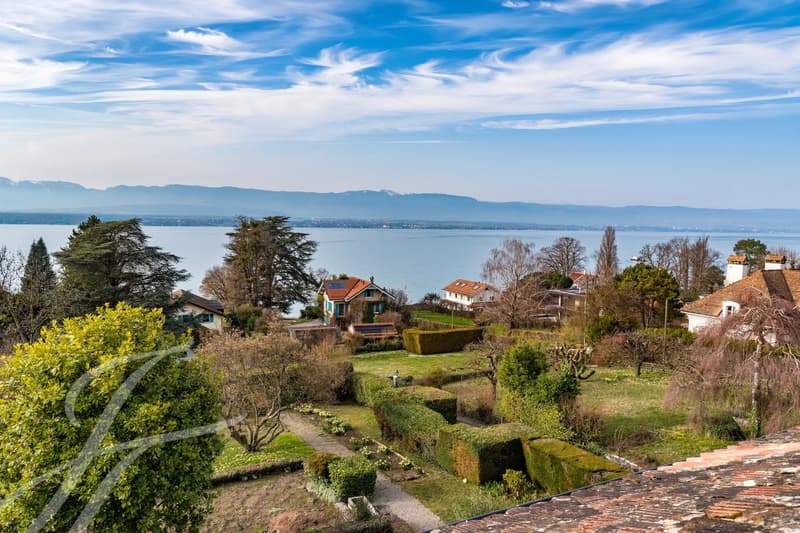 Beautiful village house with panoramic lake view (1)