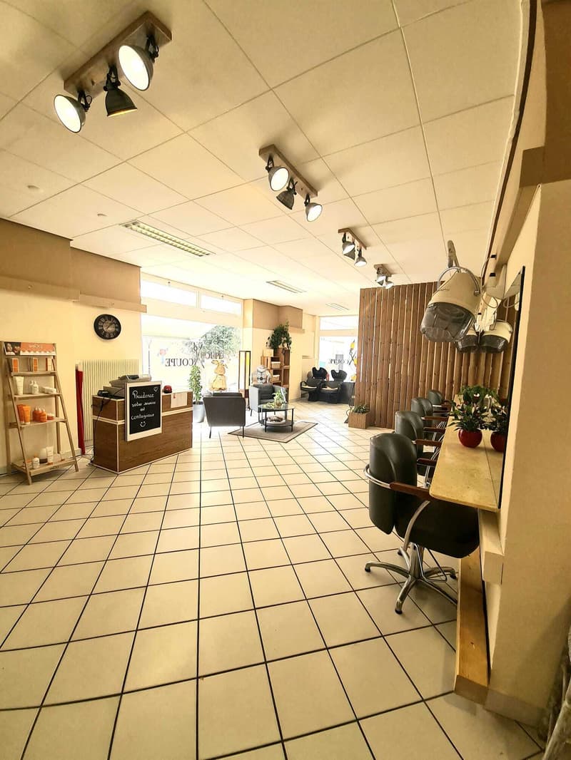 Vevey Centre - rue du Simplon 35 - Surface commerciale 60m2 / salon (2)