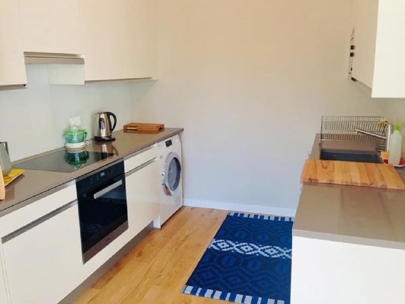 Bel appartement de 4 pièces avec grande loggia dans un immeuble récent et calme à Cologny. (4)