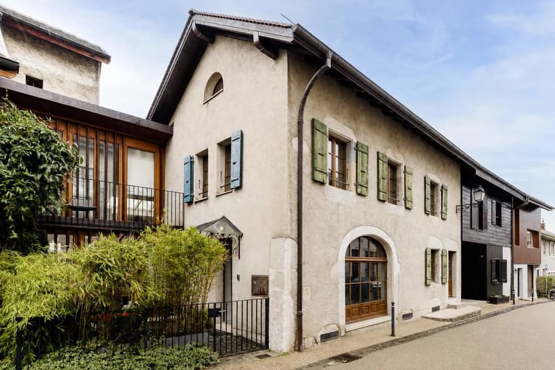 MAISON DE CARACTÈRE AU C?UR DU VILLAGE DE VEYRIER (1)