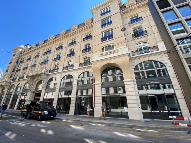 Très belle arcade de 815 m² à la Rue du Rhône sur 2 niveaux (2)
