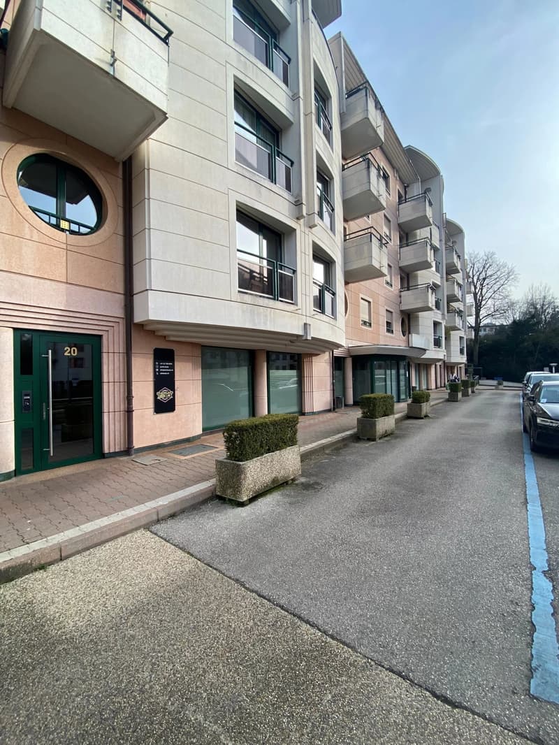 Arcade dans un quartier résidentiel (2)