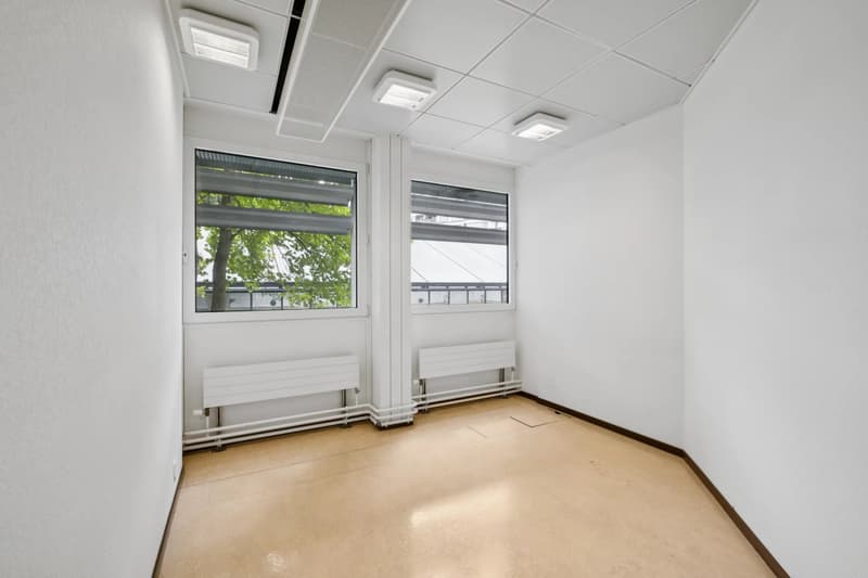 Surfaces administratives aux Charmilles (12)