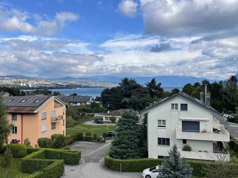 Attique en duplex de 6,5 pièces avec vue sur le lac à St-Sulpice (3)